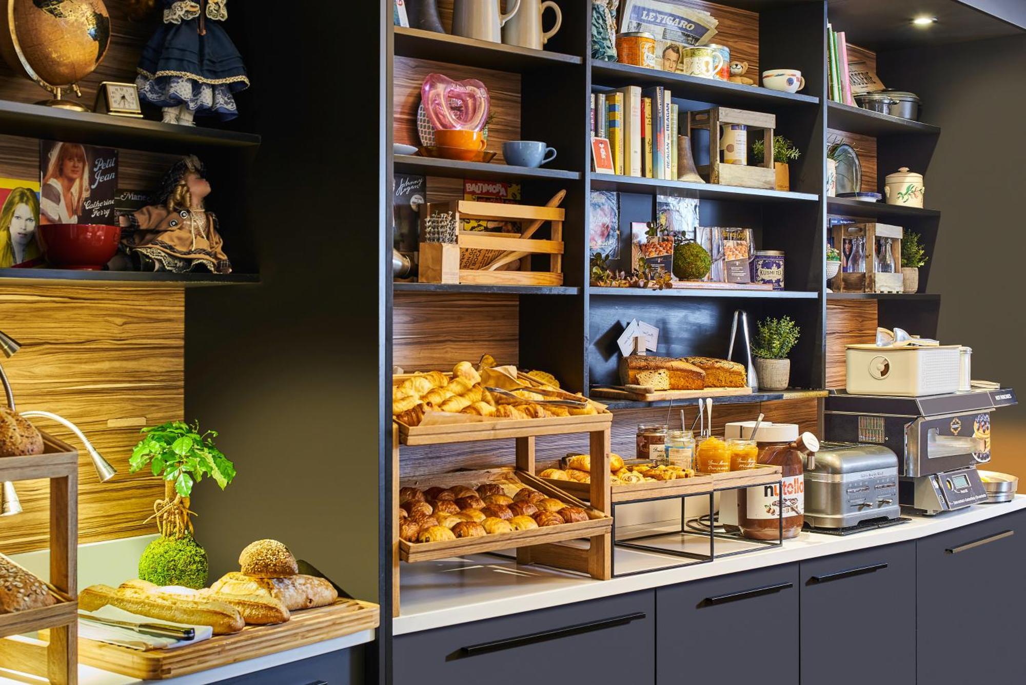 Novotel Paris Rueil Malmaison Eksteriør bilde
