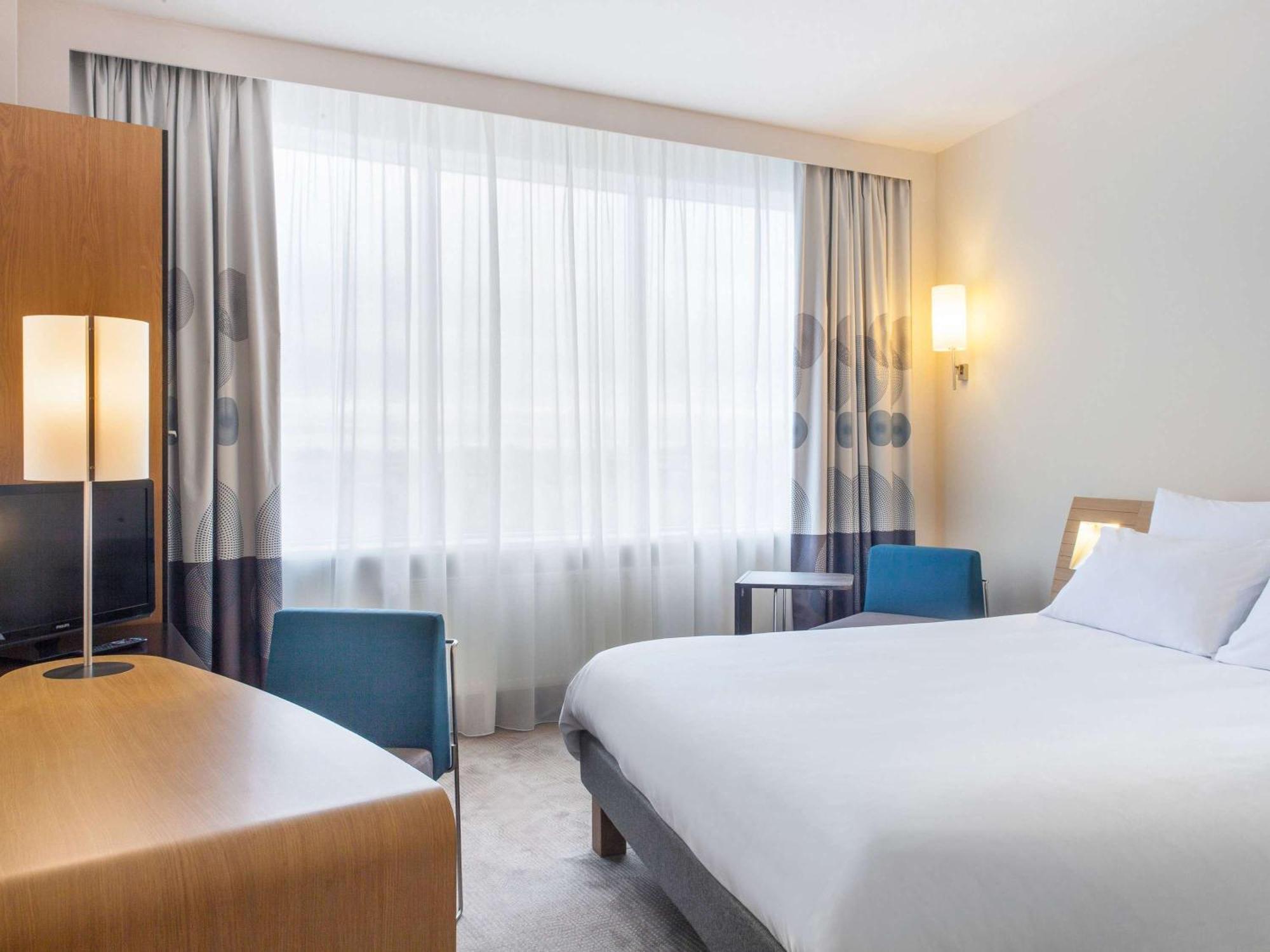 Novotel Paris Rueil Malmaison Eksteriør bilde