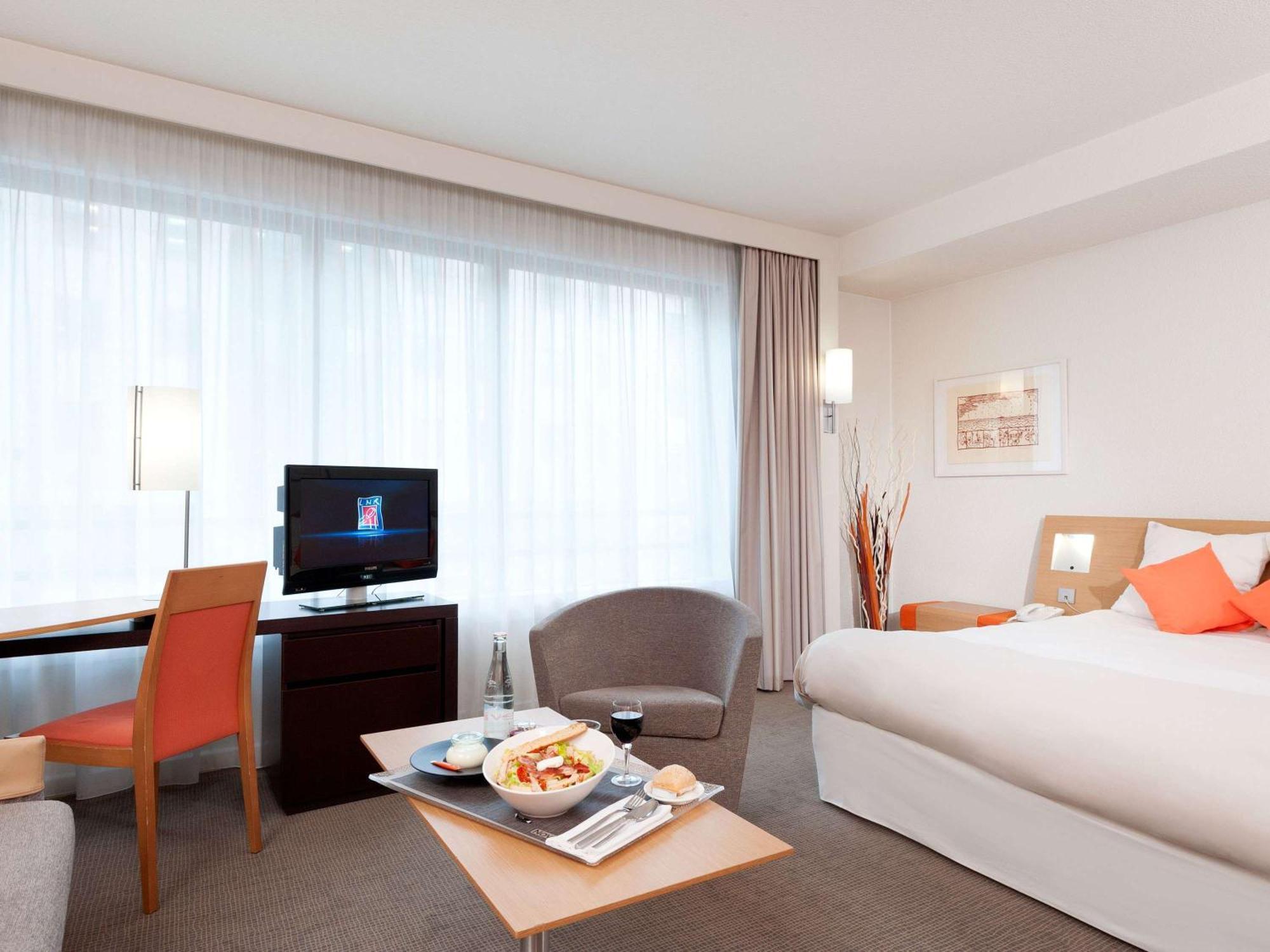 Novotel Paris Rueil Malmaison Eksteriør bilde