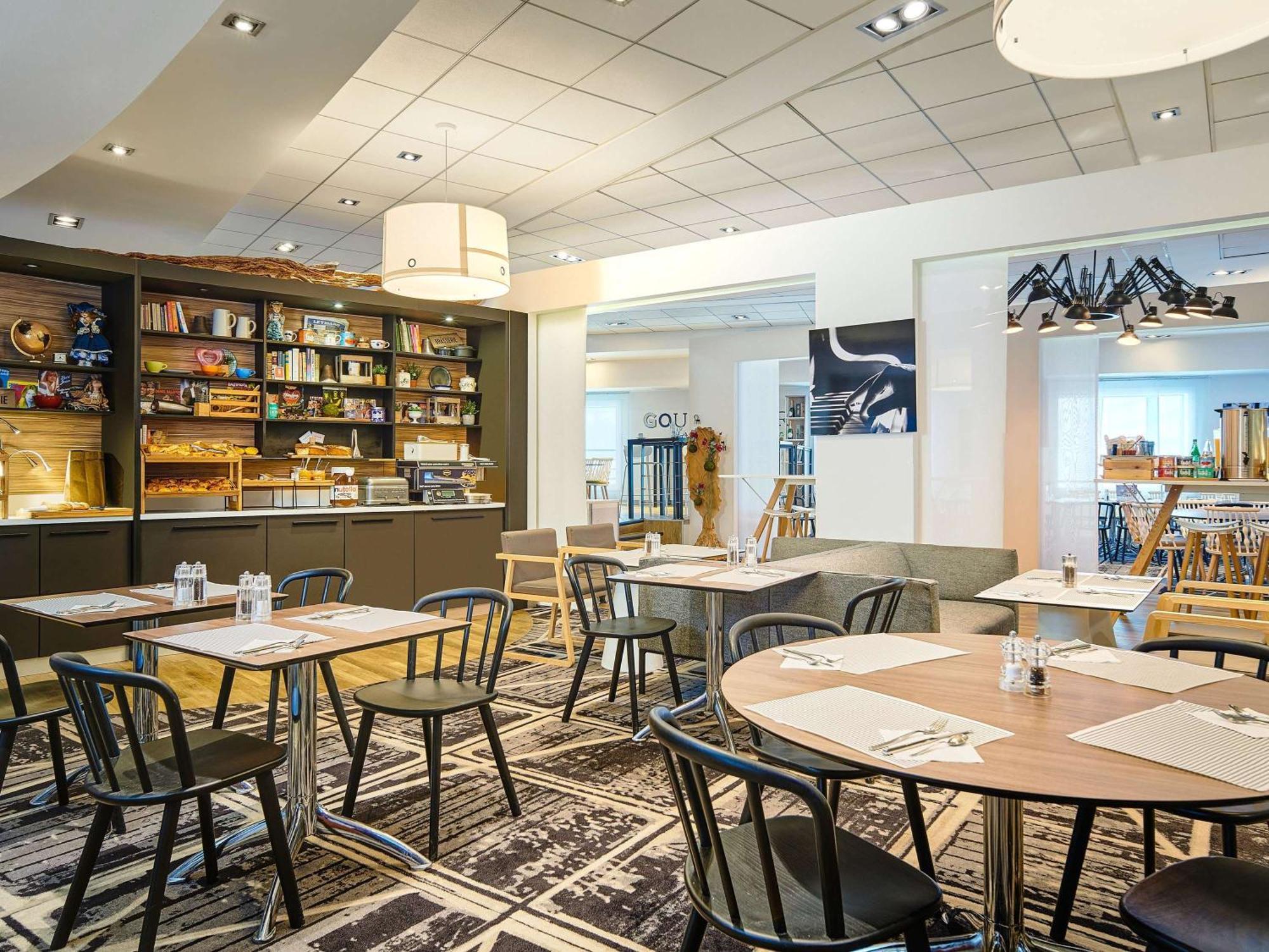 Novotel Paris Rueil Malmaison Eksteriør bilde